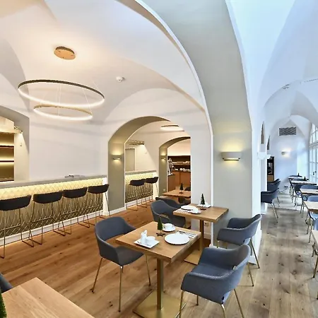 비쇼프스호프 암 돔 호텔